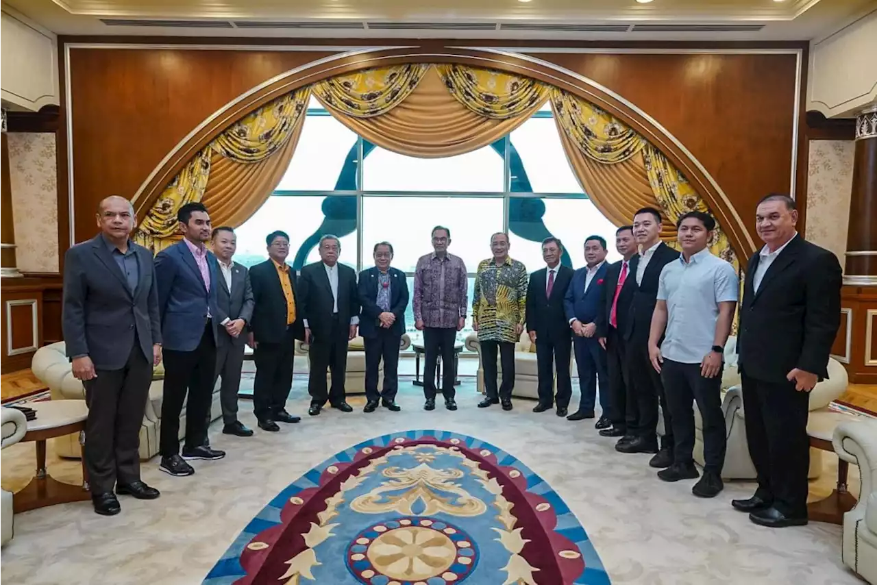 Anwar receives courtesy calls from Warisan, GRS