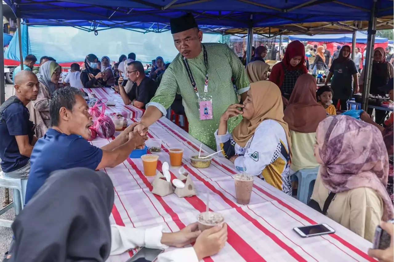 GE15: Mohd Johari of BN welcomes PH candidate's offer to make way in Tioman