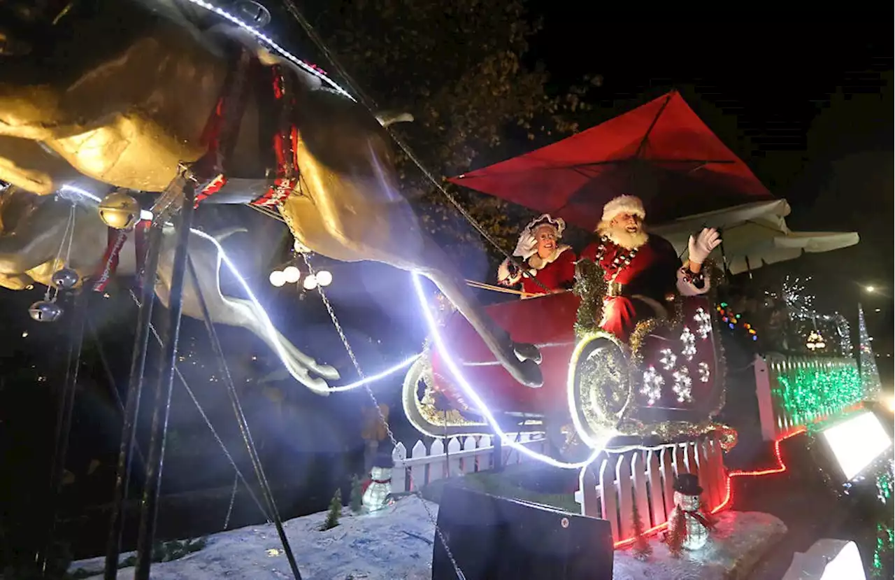 Despite rain and chill, thousands line Victoria streets for Santa Claus Parade