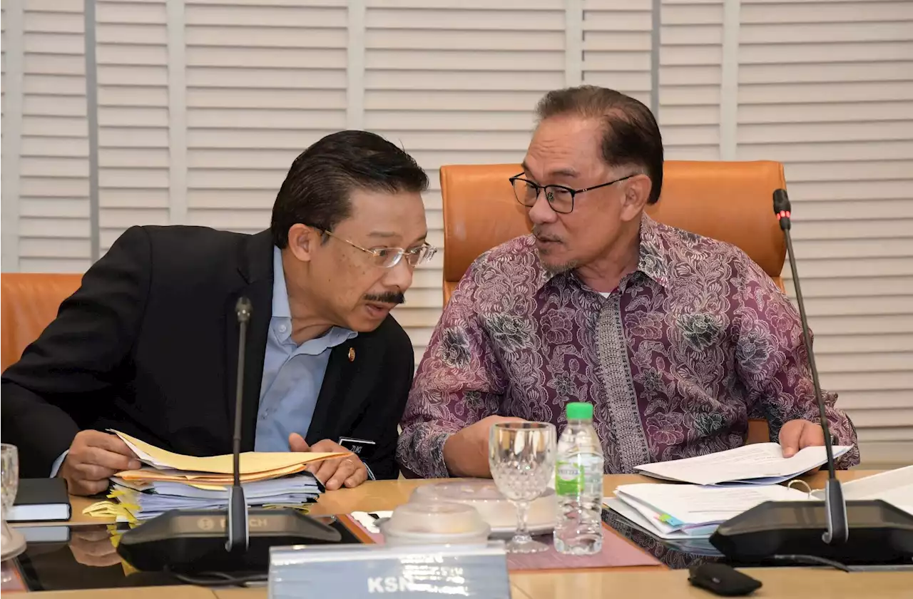 Anwar bangga komitmen penjawat awam