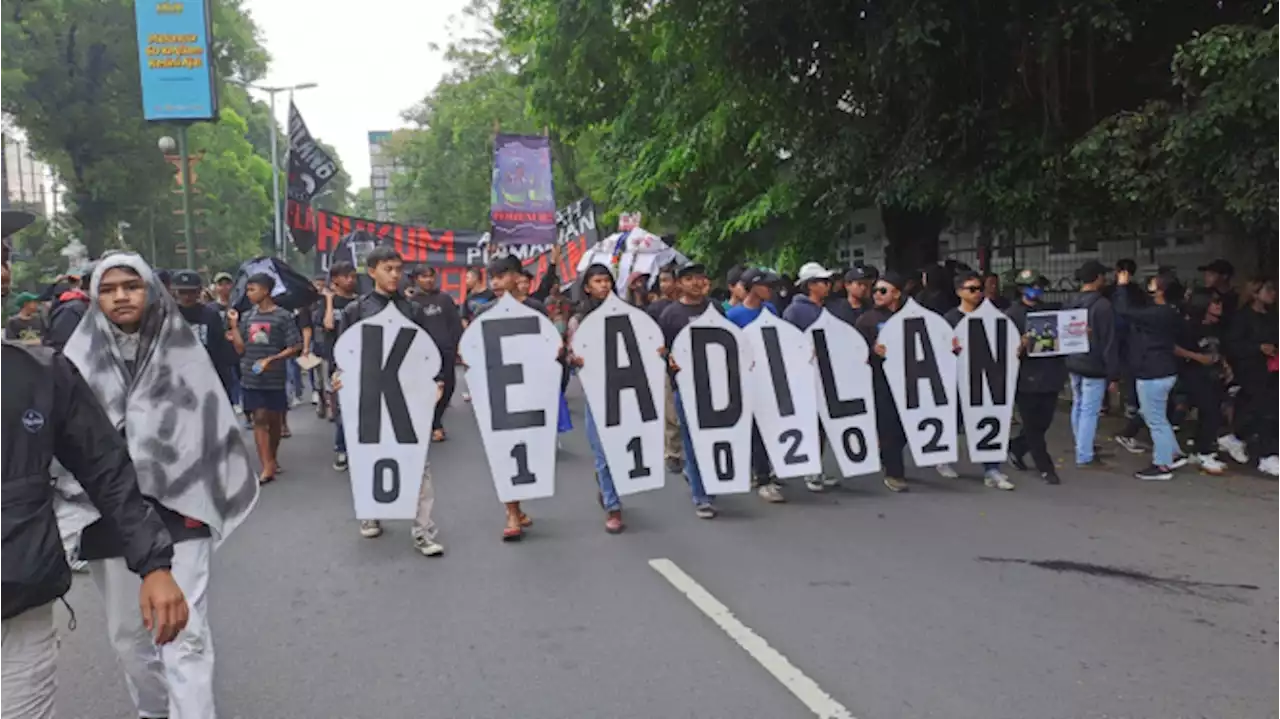 Aremania Kembali Demonstrasi Besar-besaran di Minggu Hitam