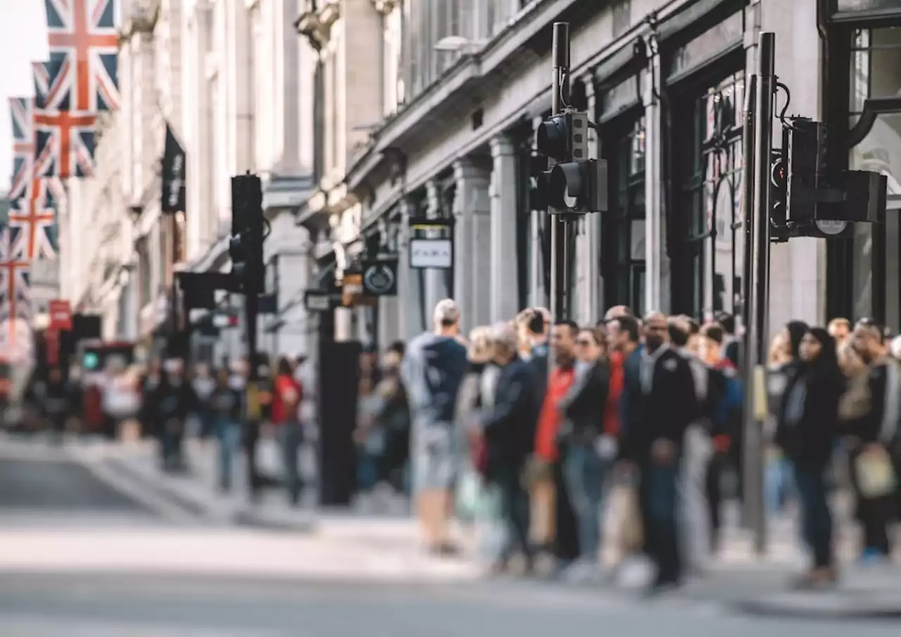 Richest Consumers Should Stop Buying So Many Clothes, Says Report