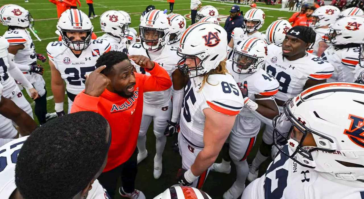 A tearful Cadillac Williams reflects on time as Auburn's interim coach