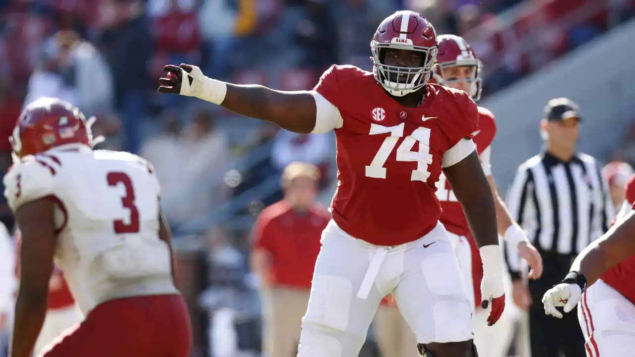 Former Alabama OL starter says he’s entering portal