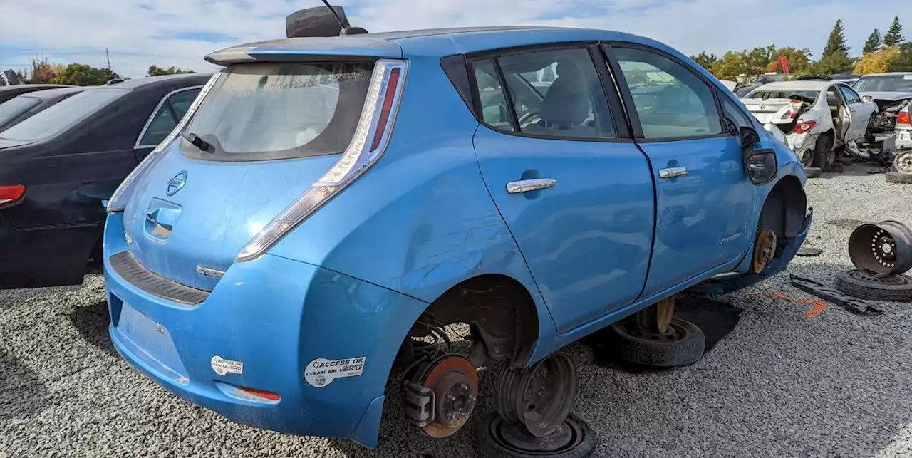 2011 Nissan Leaf Is Junkyard Treasure