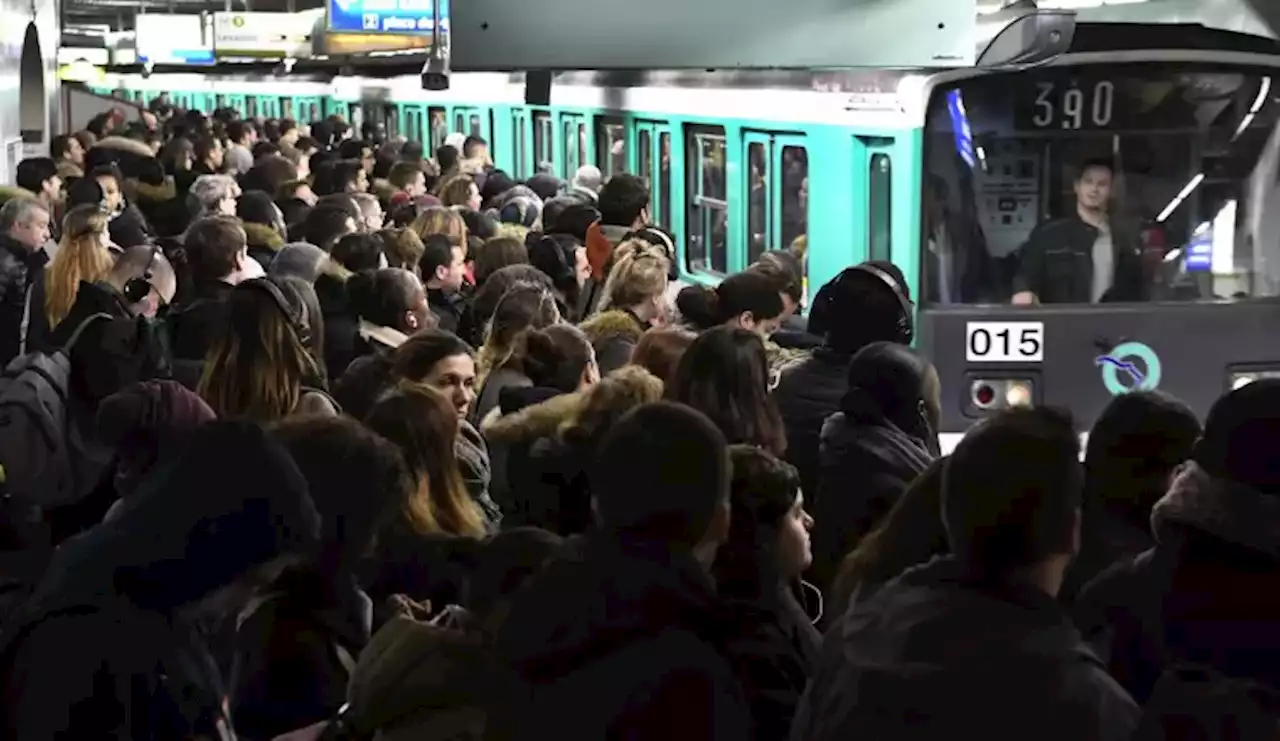 Vers une hausse du passe Navigo ? 'Pas le bon moment', 'on peut discuter de soutien'... le gouvernement r\u00e9pond