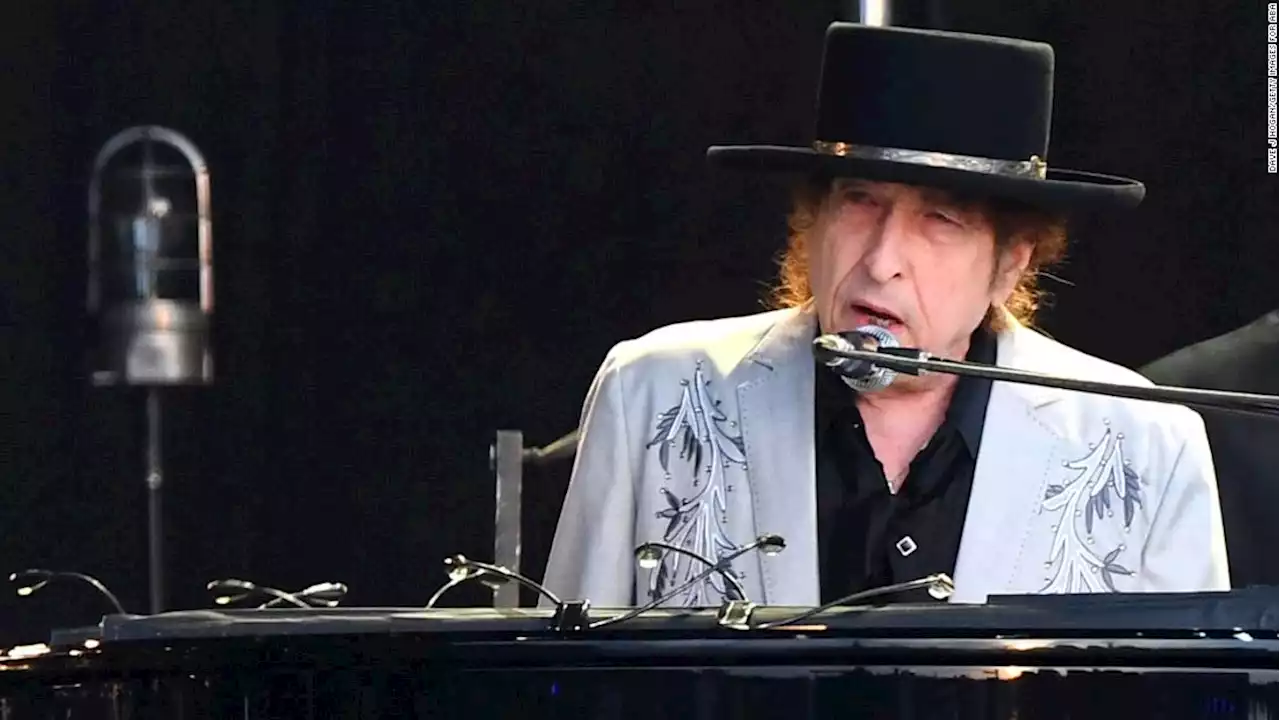 Bob Dylan apologizes for using autopen device to 'hand-sign' new book