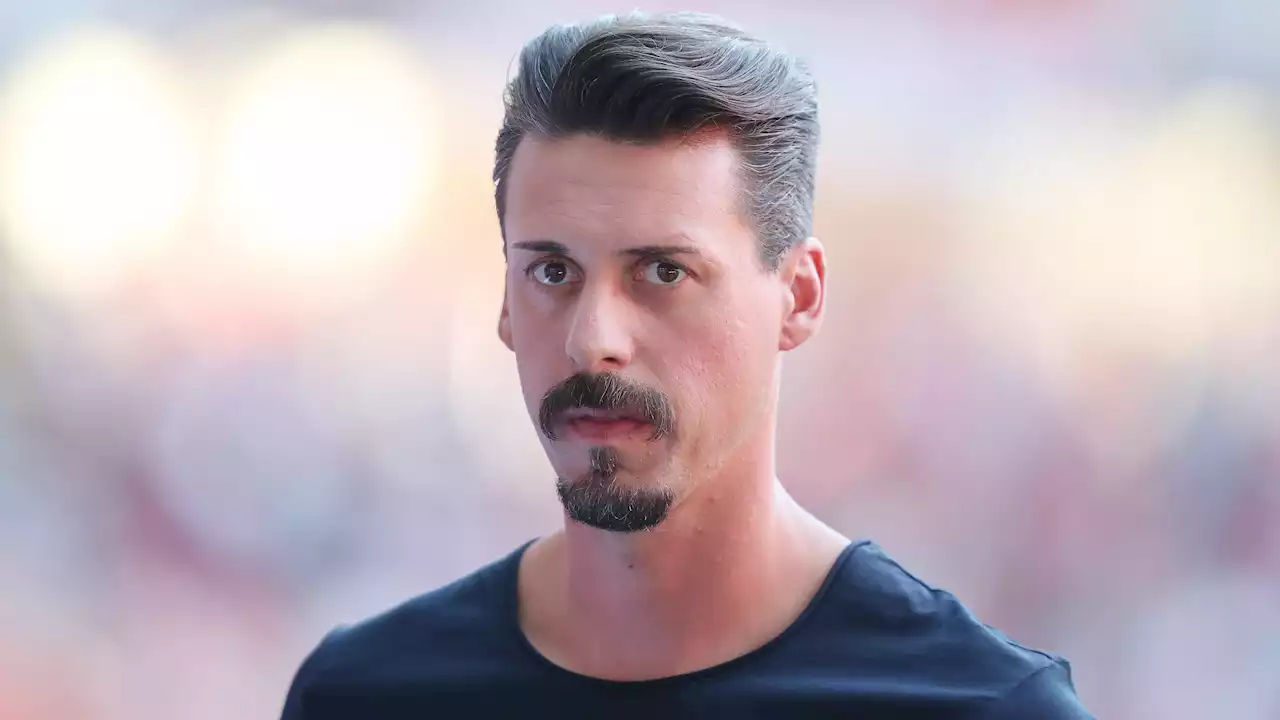 WM 2022: Experte Sandro Wagner nach Bademantel-Kommentar bei Deutschland gegen Spanien zum Rapport bestellt