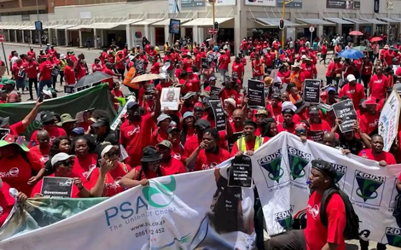 Public service unions threaten govt with third strike day over wage hikes