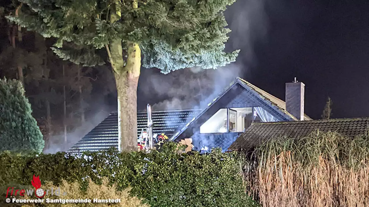 D: Dachstuhlbrand in Asendorf löst Großeinsatz der Feuerwehr aus