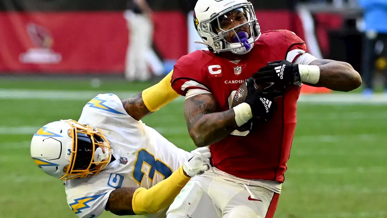 Herbert rallies Chargers to 25-24 win over Cardinals