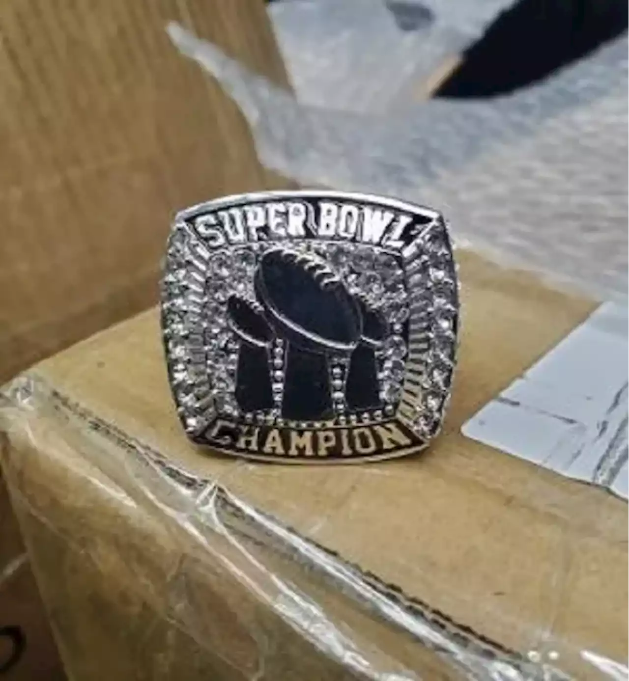 St. Louis border officer discover more than 400 counterfeit Super Bowl rings