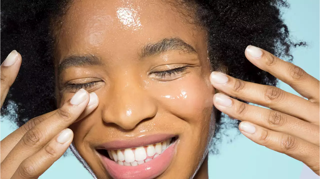 What is salicylic acid and how does it clear up spots?