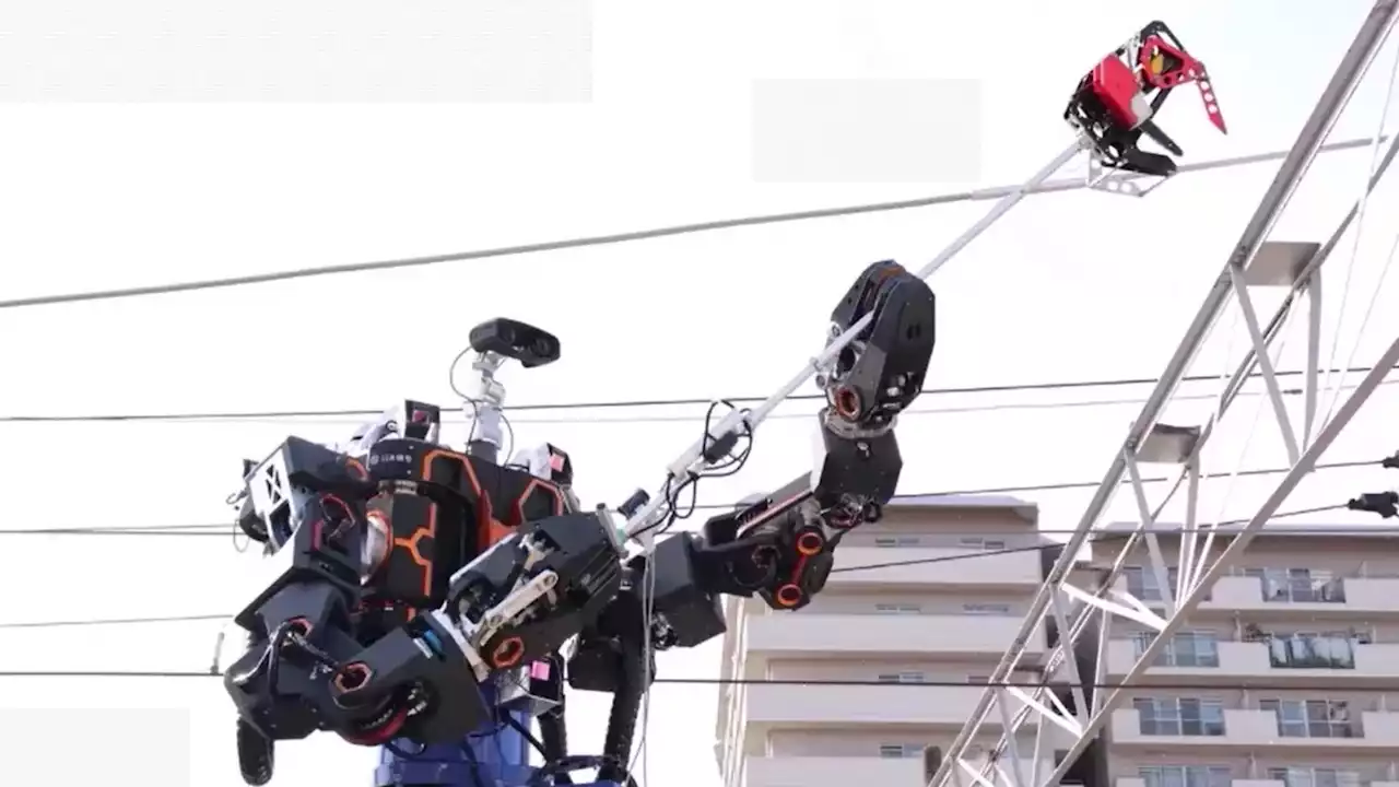 Japanese railway company to use a giant humanoid robot for fixing power lines