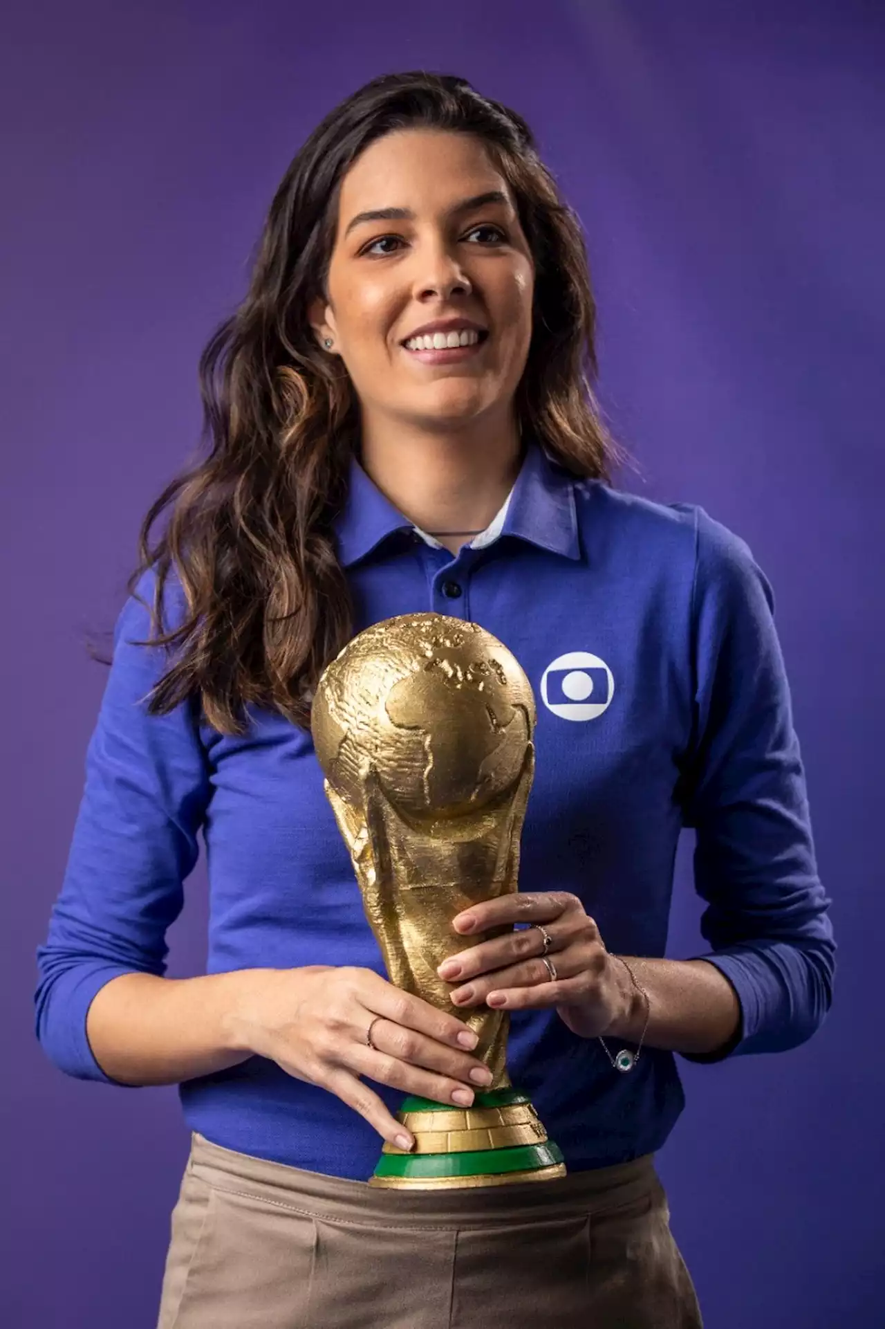 Renata Silveira fala de preparação para narrar jogo em Copa do Mundo: 'Requer muito estudo'