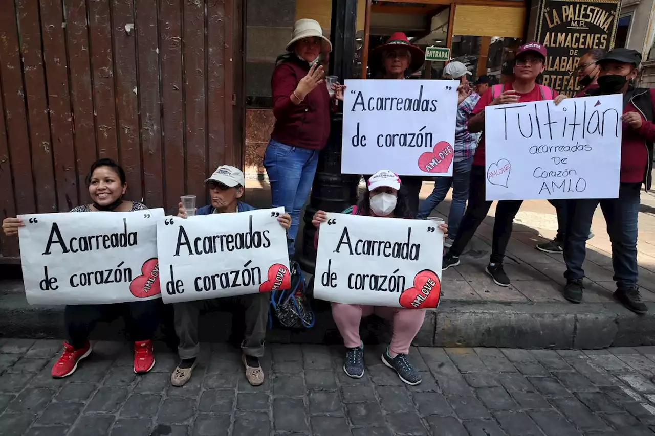 La Jornada: AMLO dedicó celebración a quienes lucharon con él; enlistó beneficios sociales