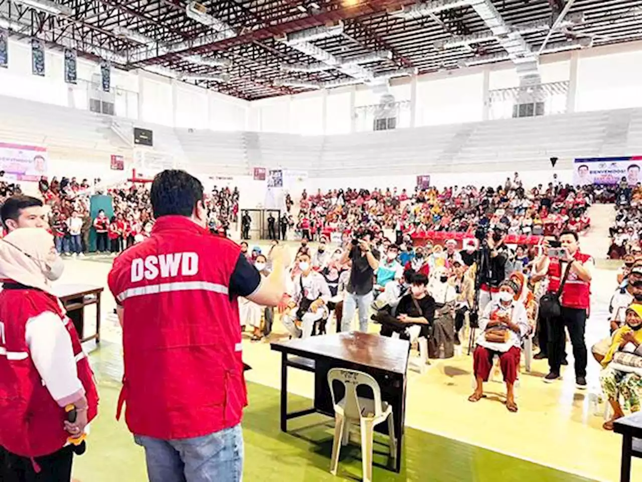 500 Sama-Badjaos in Zamboanga City receive P10,000 cash assistance from DSWD