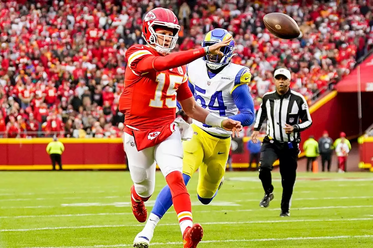 Los Chiefs batallan, pero logran derrotar a unos diezmados Rams