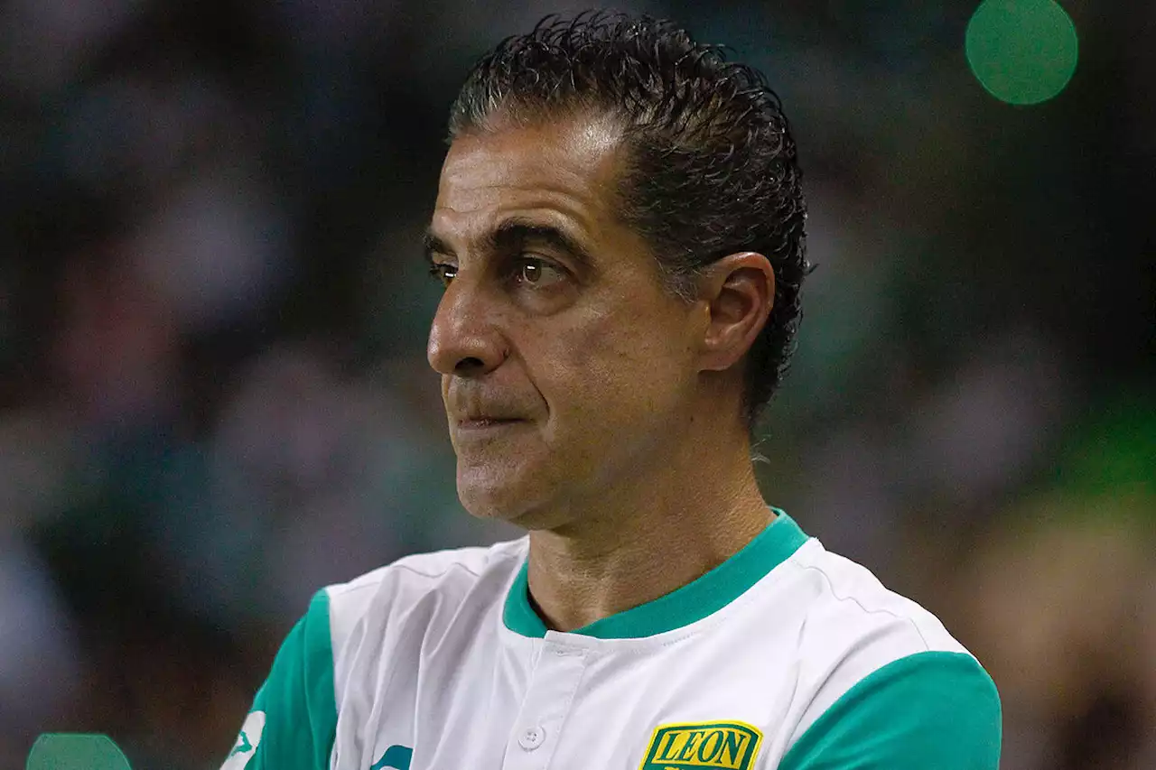 Renato Paiva deja de ser director técnico de León