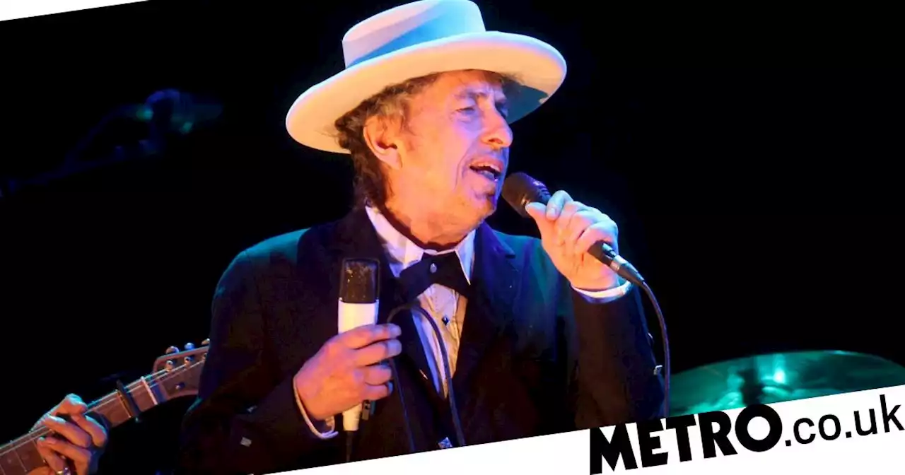 Bob Dylan apologises over autograph drama in rare public statement