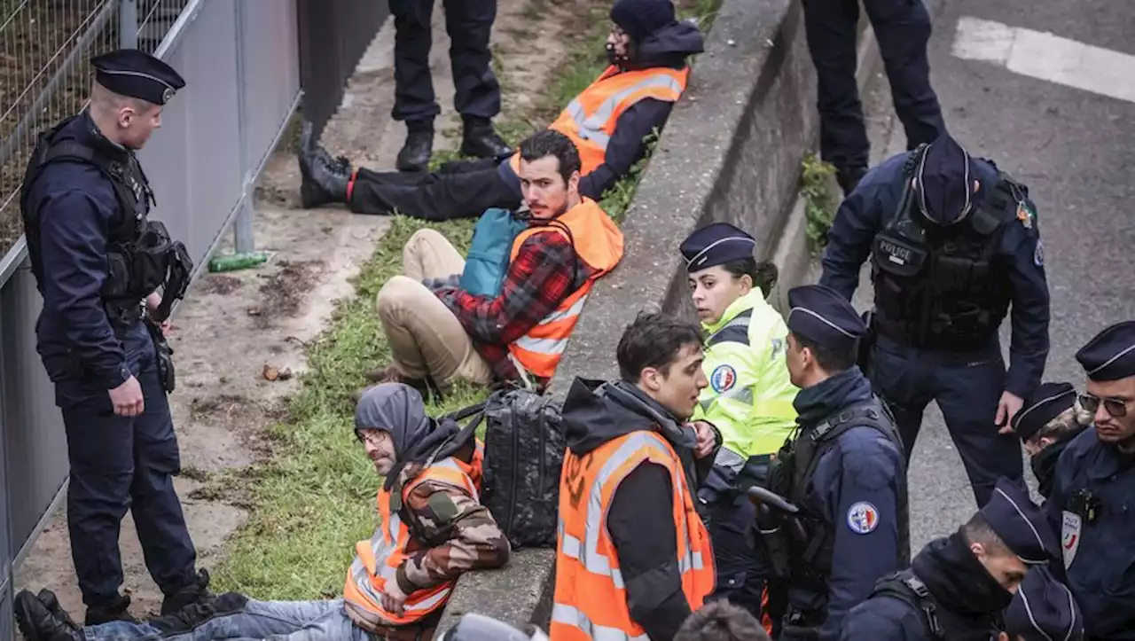 [VIDEO] 'On bosse nous, panier de pacifistes' : les automobilistes exaspérés par le blocage des activistes écologistes