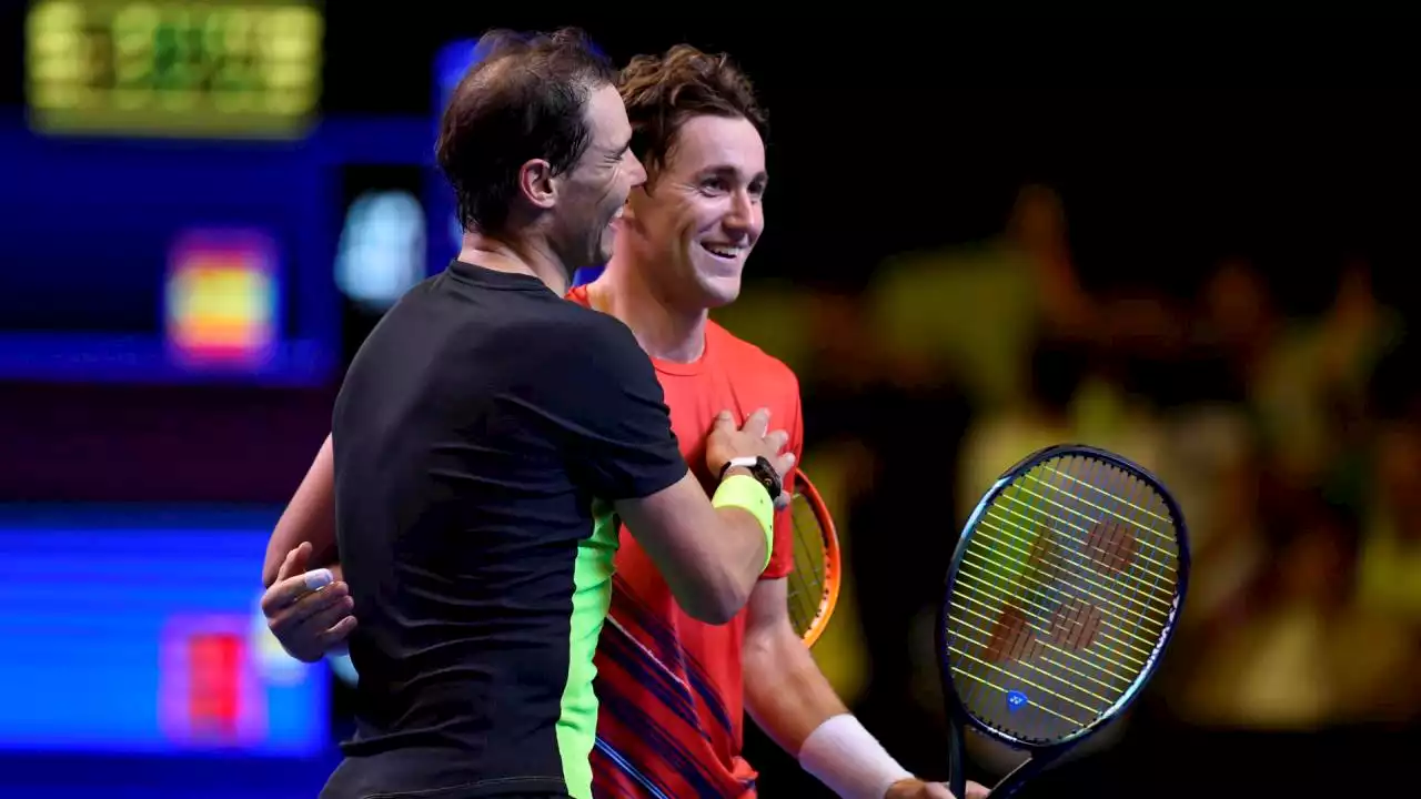 Nadal y Ruud se despiden de Brasil jugando con un balón en el aeropuerto | Minuto30