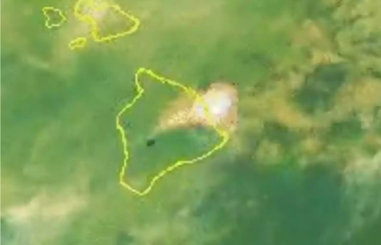 Mauna Loa eruption on Hawaii's Big Island filmed from space