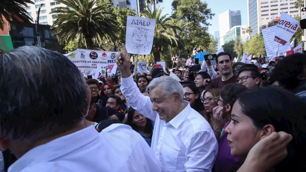 Con el Zócalo capitalino atiborrado y tras horas de marcha llegan invitados de AMLO (Video)