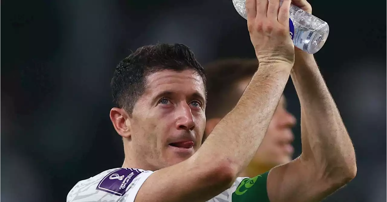 Lewandowski gives signed jersey to Saudi Arabian fan