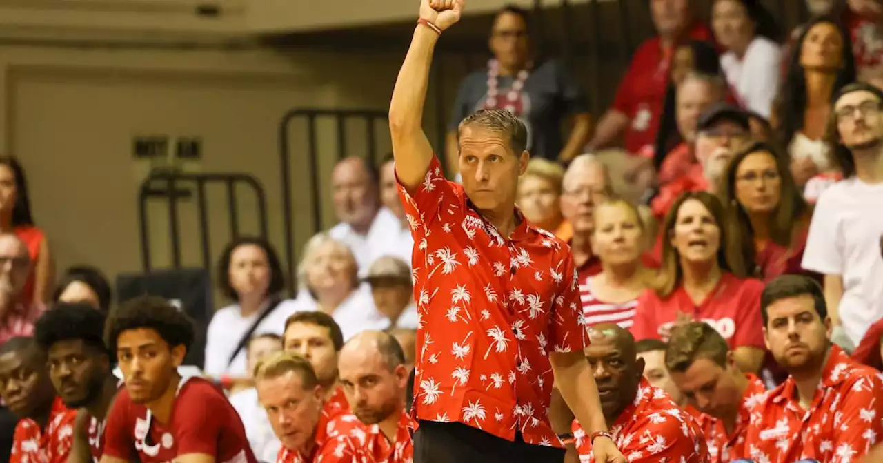 Arkansas coach apologizes for incident after SDSU game in Maui