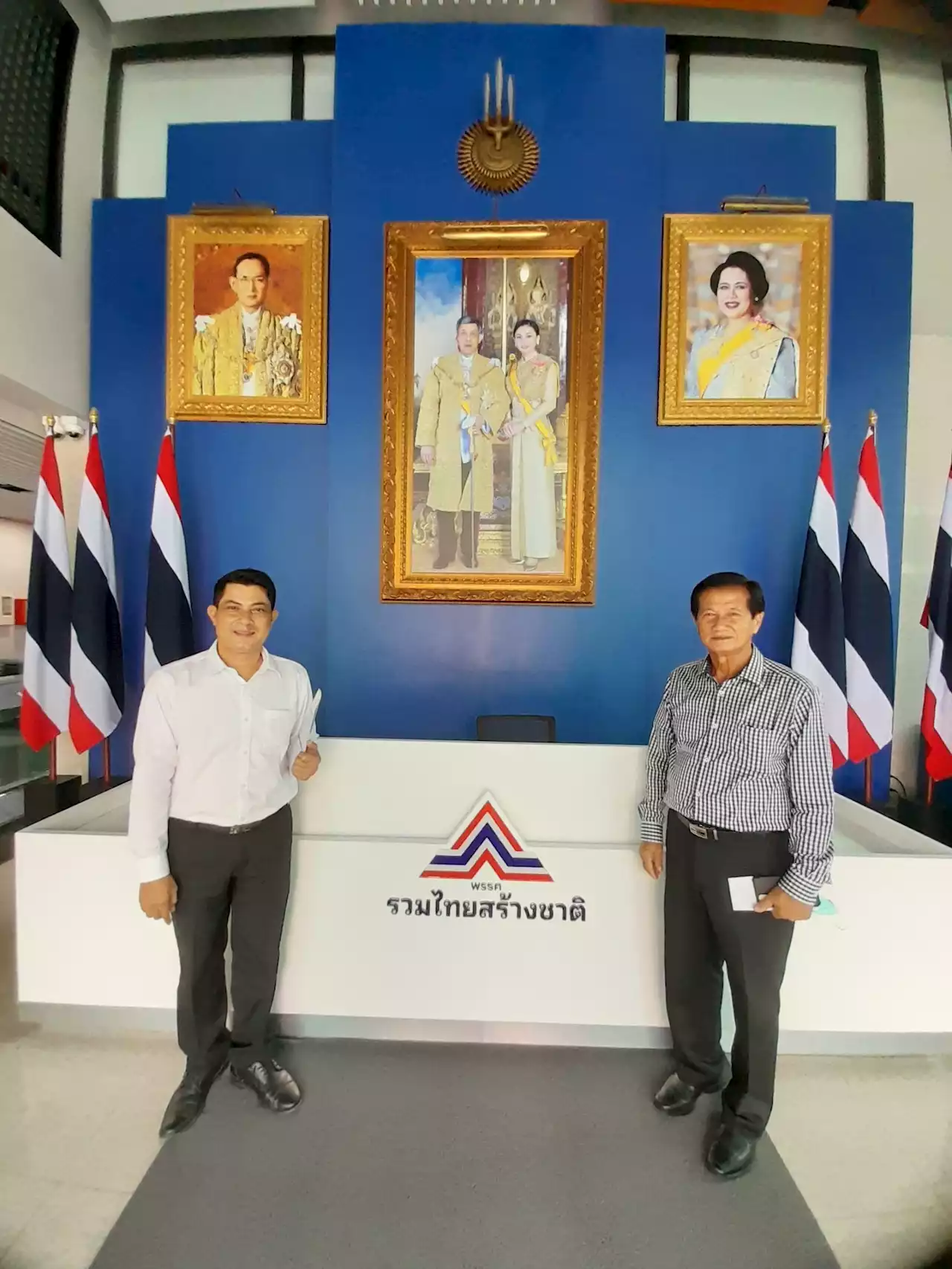 'พงศ์สินธุ์ -สุรเชษฐ' จับมือลา 'ประชาธิปัตย์' สมัครสมาชิก 'พรรครวมไทยสร้างชาติ'