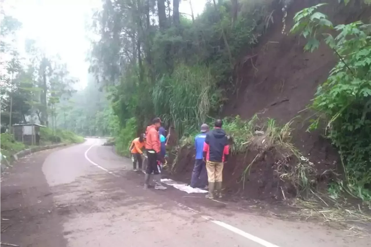 Sempat Tertutup Karena Tebing Longsor Akses Jalan Ke Gunung Bromo Dibuka Lagi Indonesia 5426