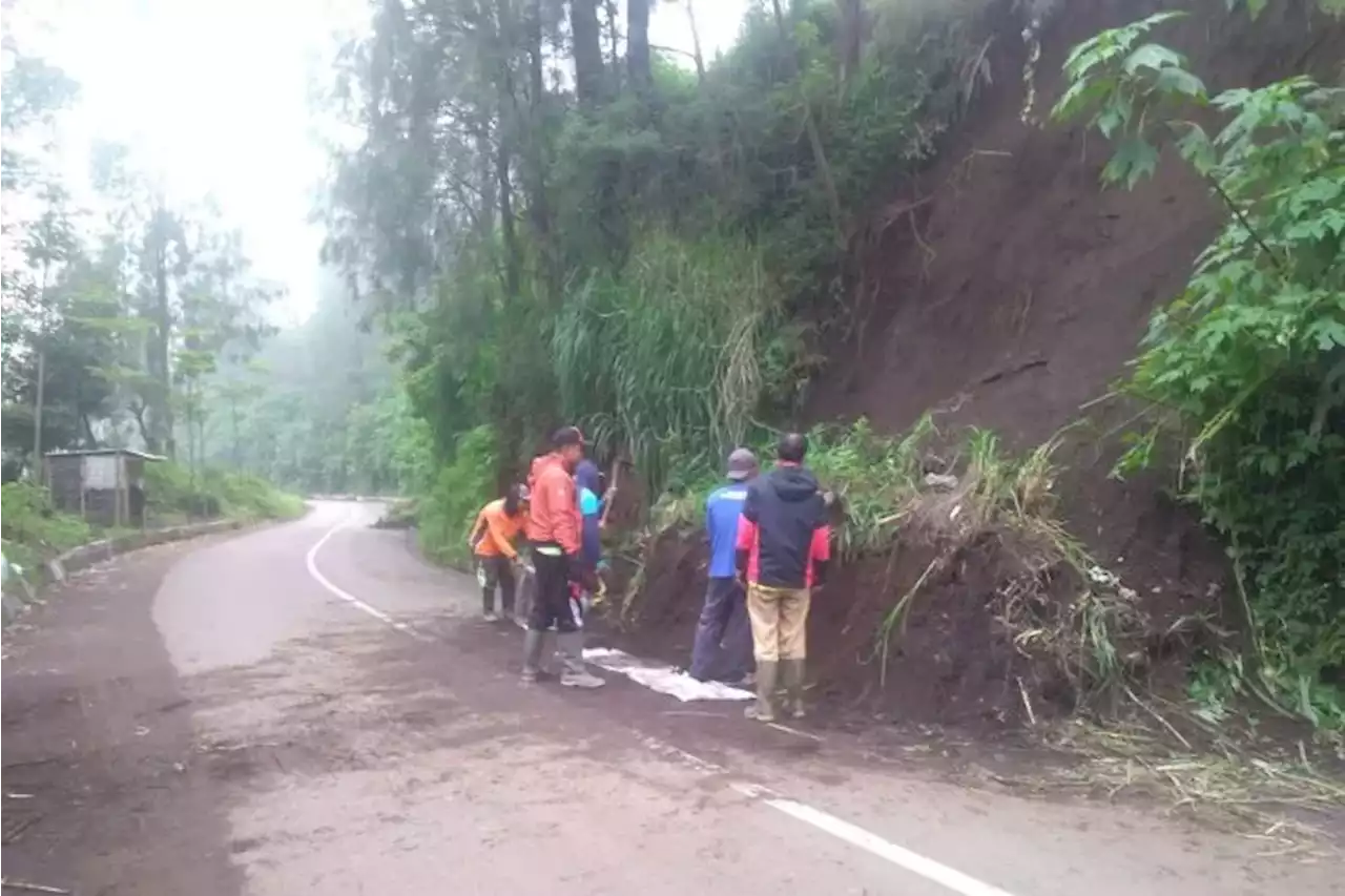 Sempat Tertutup karena Tebing Longsor, Akses Jalan ke Gunung Bromo Dibuka Lagi