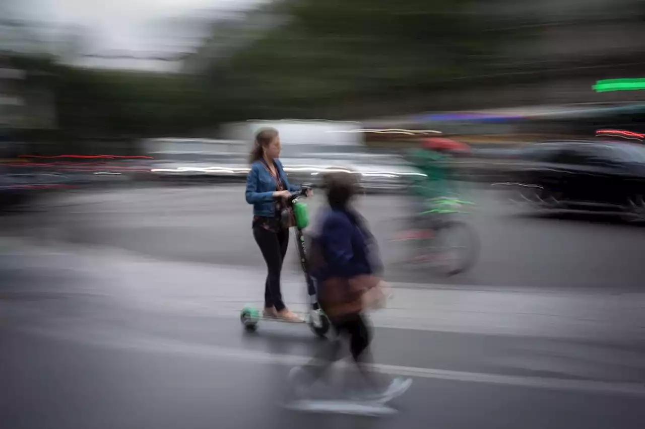 Sécurité routière : ni vélo ni trottinette, le Conseil national veut réserver les trottoirs aux piétons