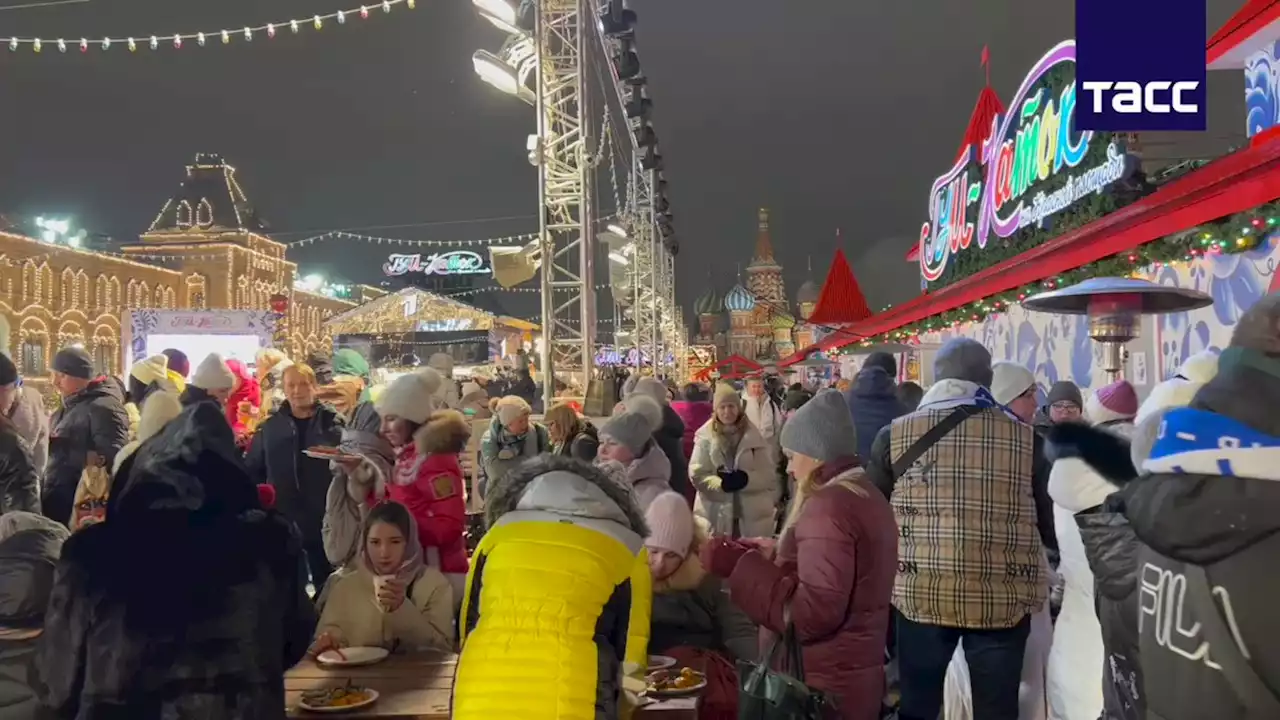 На Красной площади прошло торжественное открытие ГУМ-катка