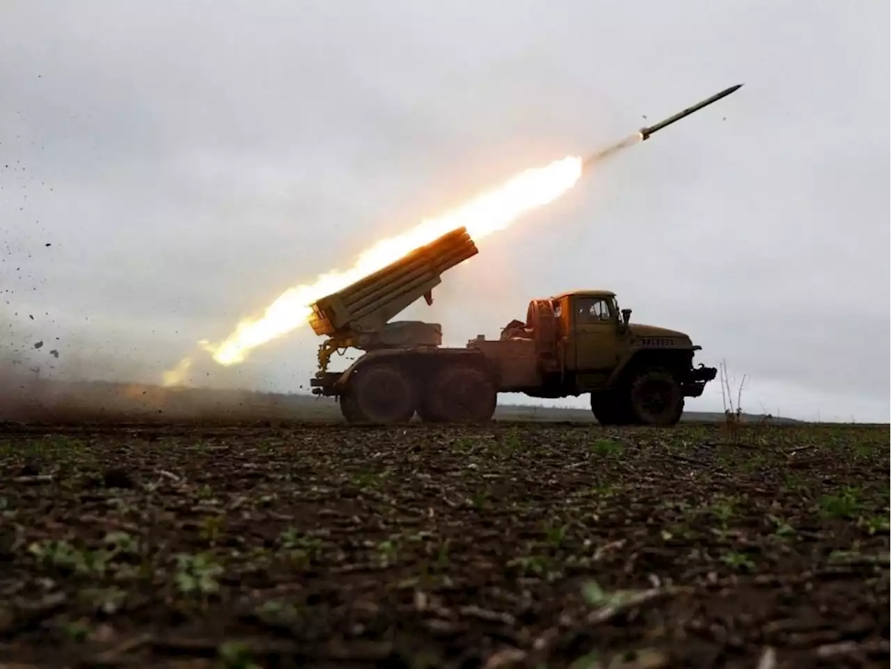 Pockets of shelling across Ukraine as wintry warfare looms