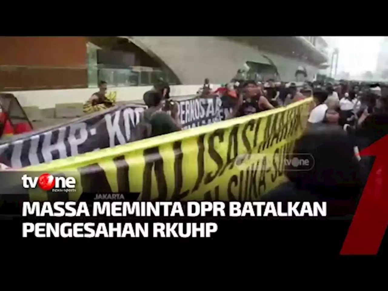 Demo RKUHP, Massa Kasih Waktu DPR Hingga 15 Desember Mendatang - tvOne