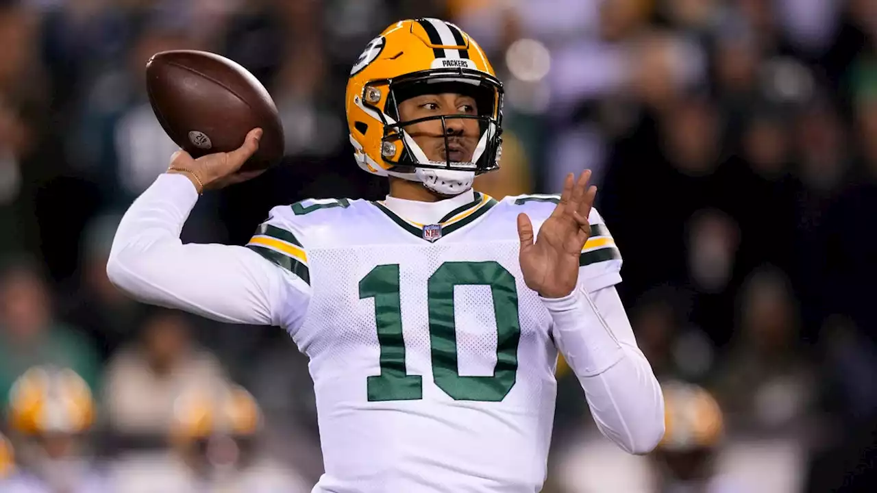 Aaron Rodgers exits game with rib injury, Jordan Love quickly throws TD pass for Green Bay Packers