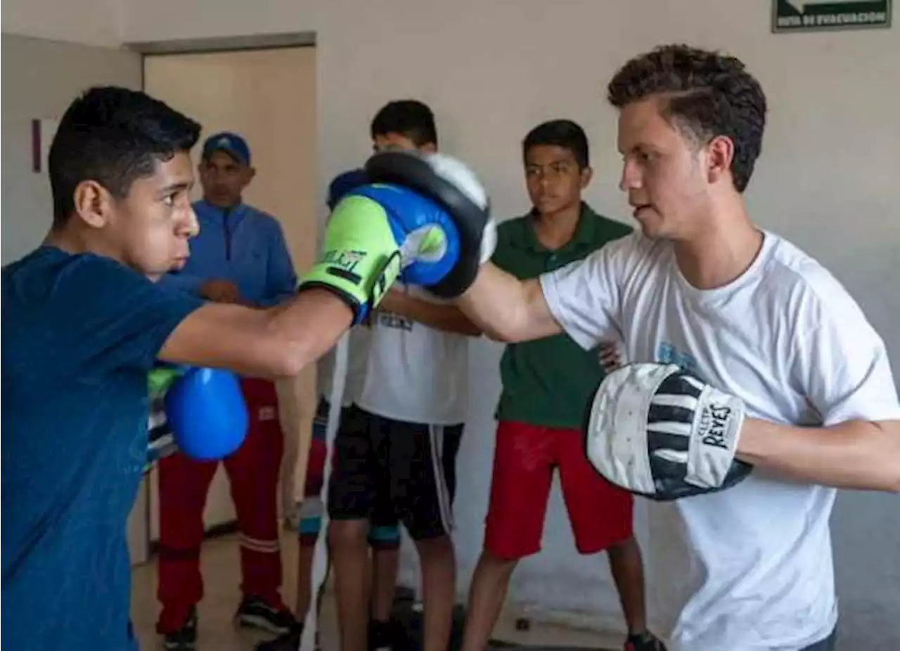 Abre estudiante de Prepa academia de box gratuita en colonia Omega de Saltillo