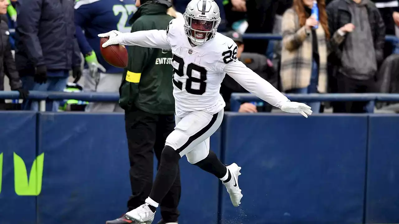 Josh Jacobs' dramatic 86-yard OT run caps wild win for the Raiders over the Seahawks