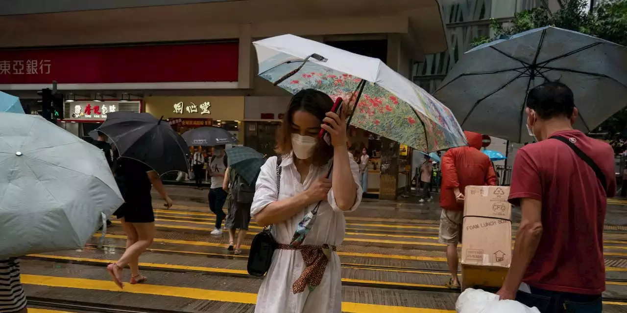 Hong Kong’s Stock Market Struggles to Find Shelter From the Storm