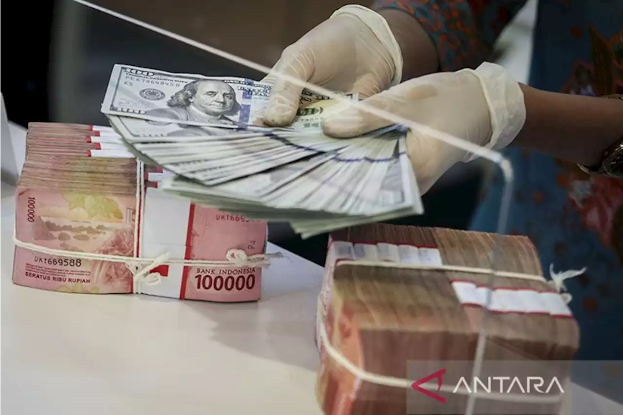 Rupiah ditutup melemah, dipicu berkurangnya kepemilikan asing di SBN