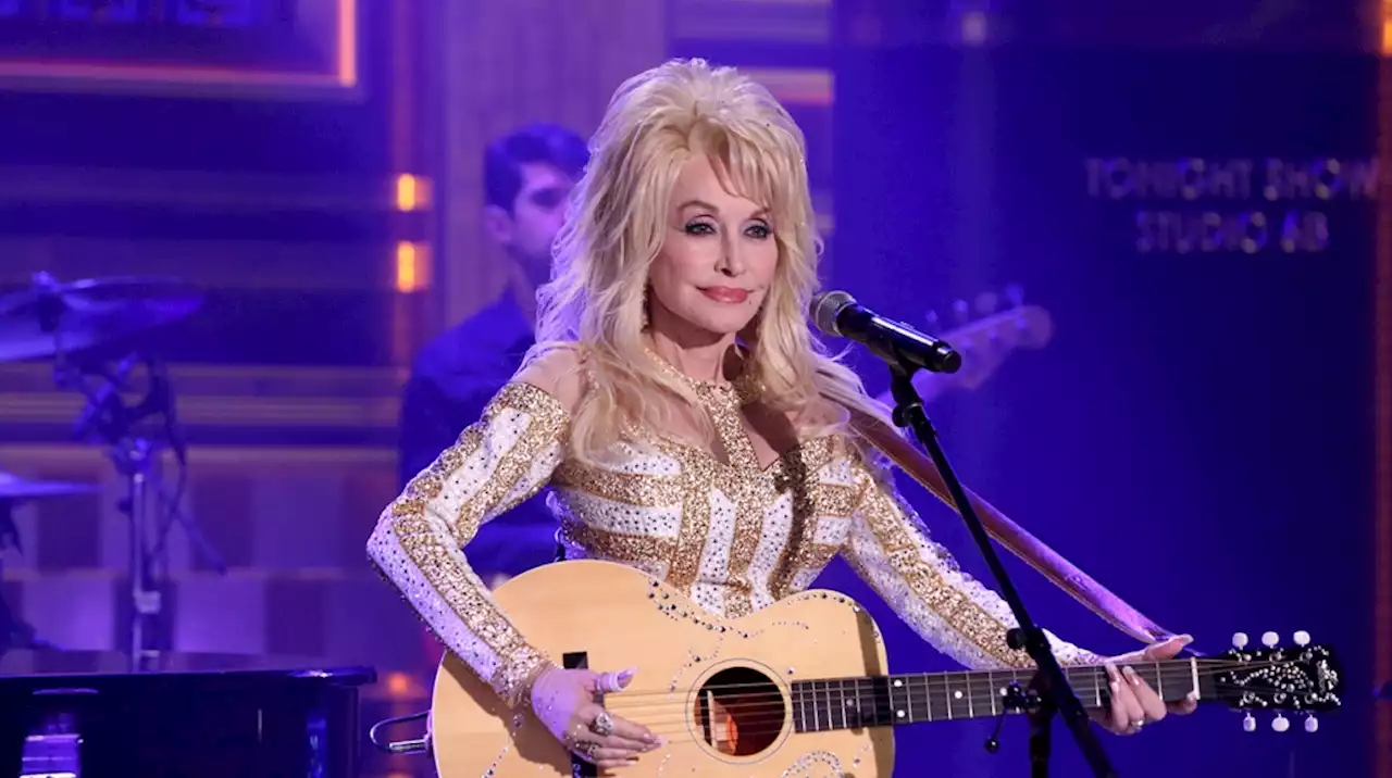 Dolly Parton Shines With ‘Diamonds & Rhinestones’ on Top Country Albums Chart