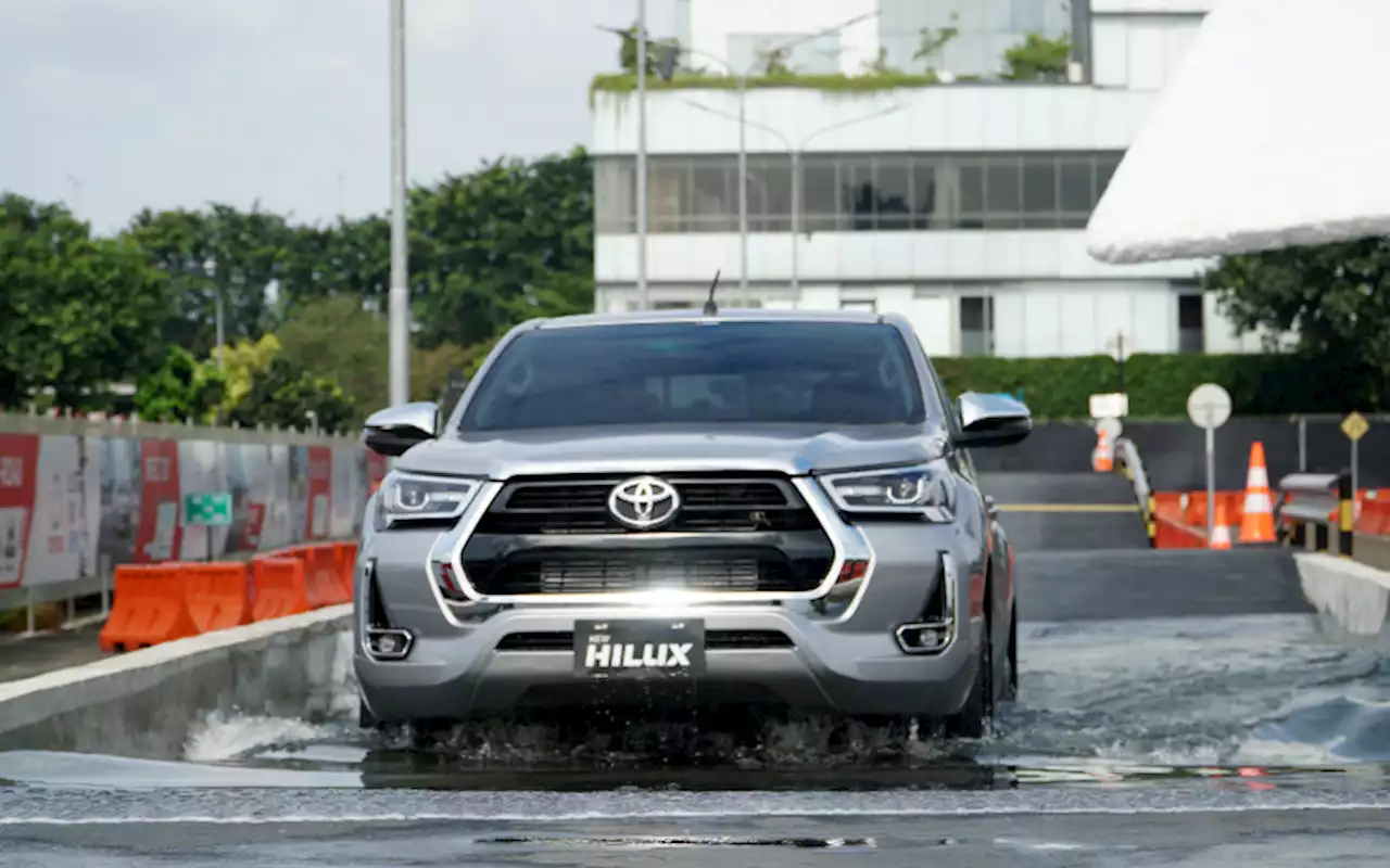 Penjualan Double Cabin Oktober 2022 Meningkat, Toyota Hilux Hajar Mitsubishi Triton