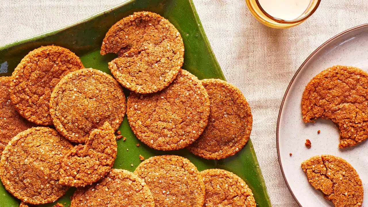 Chewy Molasses Cookies