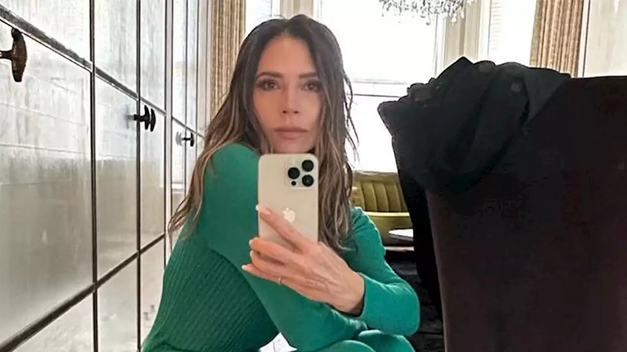 Victoria Beckham… Or Chic Christmas Elf?