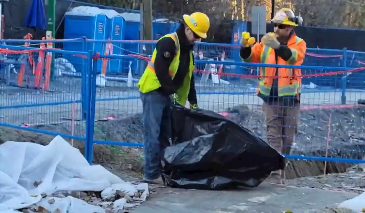 Protesters toss 250 rubber ducks onto TMX pipeline site