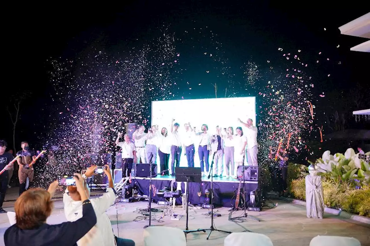 Solaya Lipa dazzles Lipa City to kickstart Christmas celebration - BusinessMirror