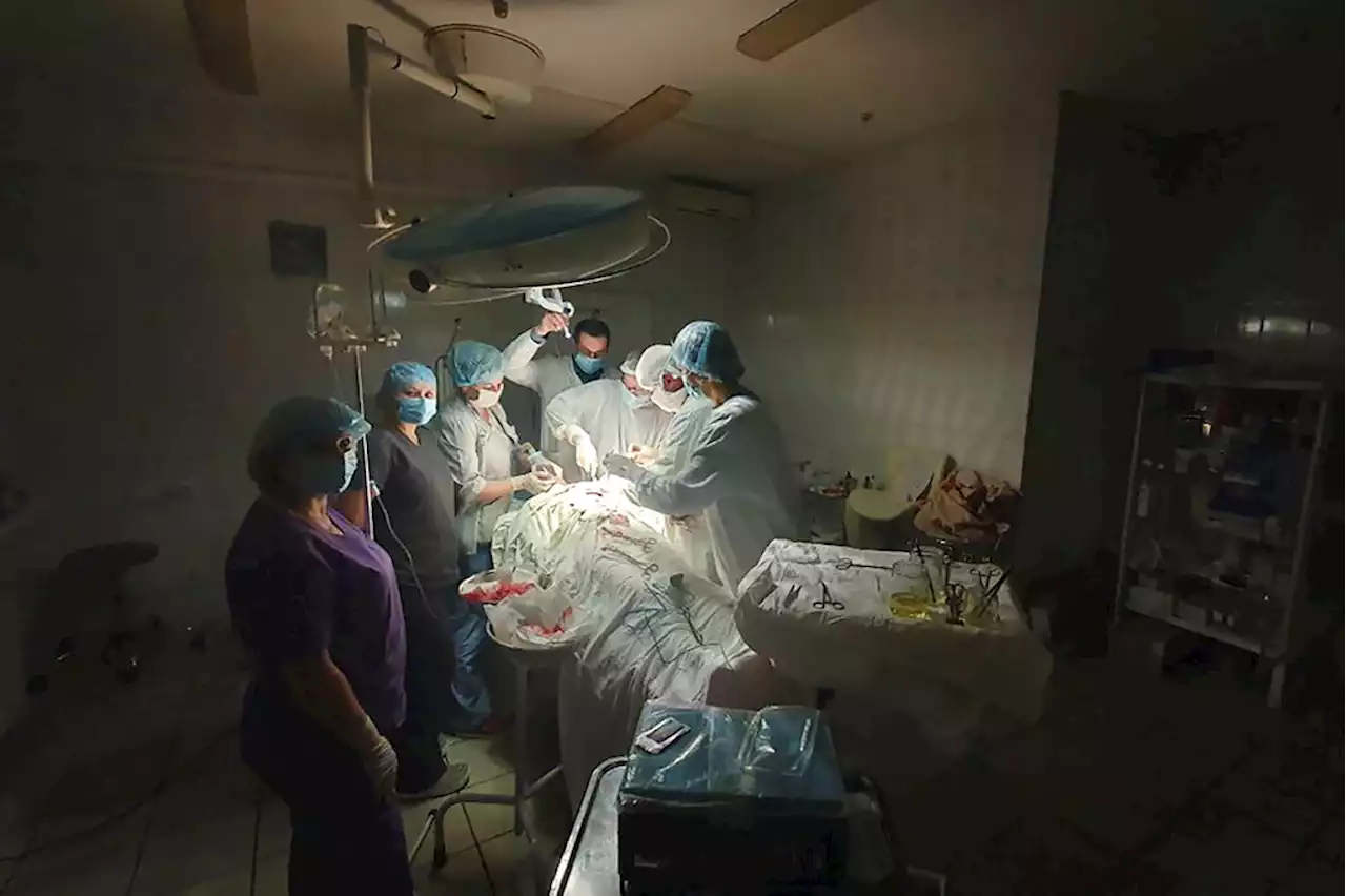 Surgeons work by flashlight as Ukraine power grid battered - BusinessMirror