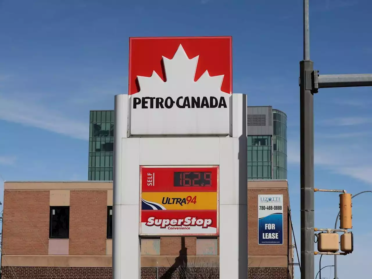 Suncor opts to keep Petro-Canada gas stations in rebuff to activist investor